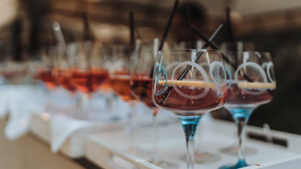 Cocktailbar mieten: Mobile Bar, Barkeeper und Getränkekalkulation