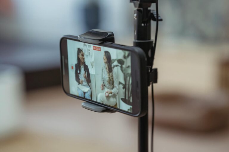 Influencer buchen: Instagram, TikTok und YouTube Stars für Kampagnen